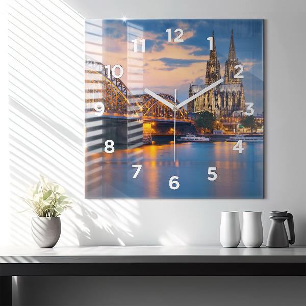 Wanduhr quadratisch Ansicht des Rathauses