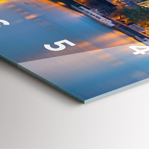 Wanduhr quadratisch Ansicht des Rathauses