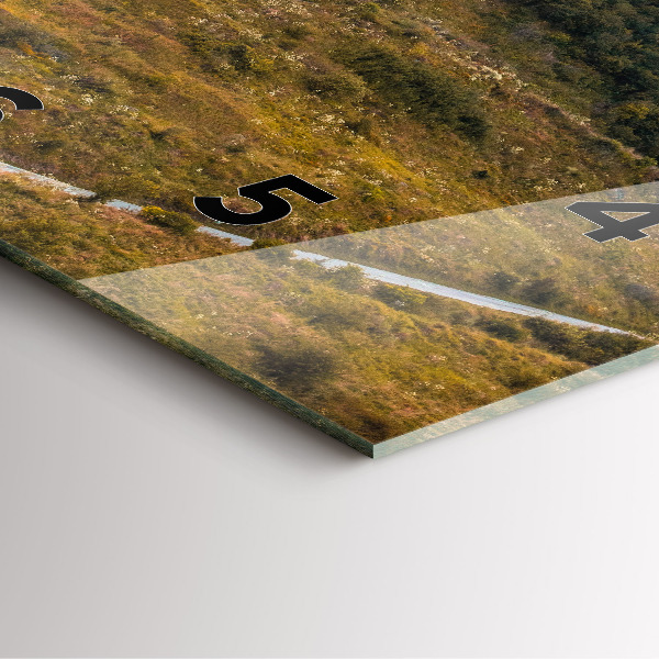 Wanduhr modern quadratisch Zipser Burg in der Slowakei