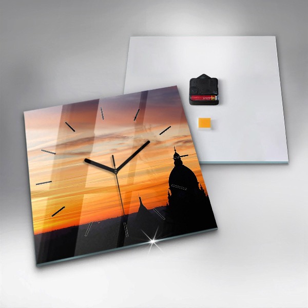 Wanduhr modern quadratisch Gebäude und Sonnenuntergang