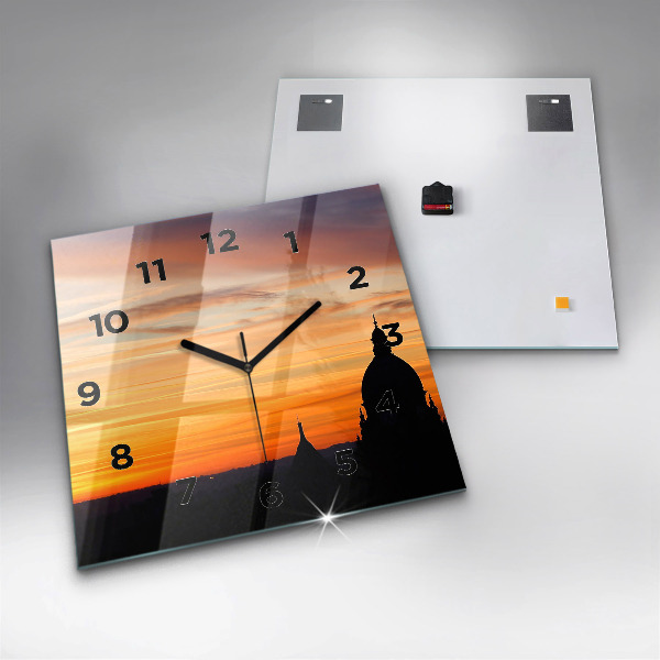 Wanduhr modern quadratisch Gebäude und Sonnenuntergang