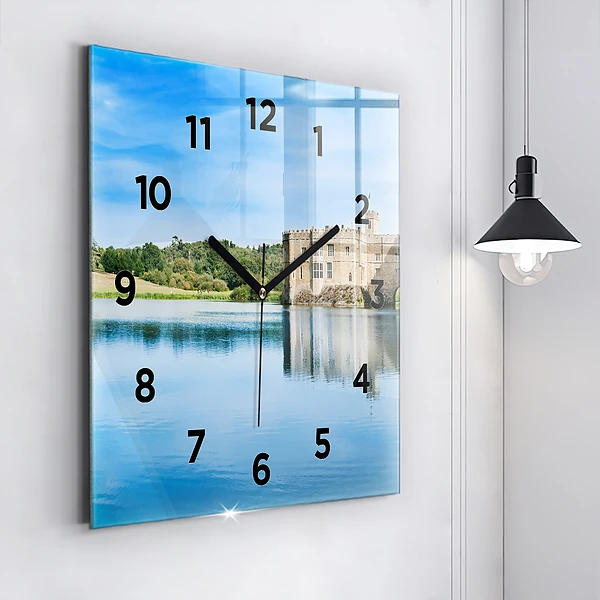 Wanduhr modern quadratisch Schloss Leeds