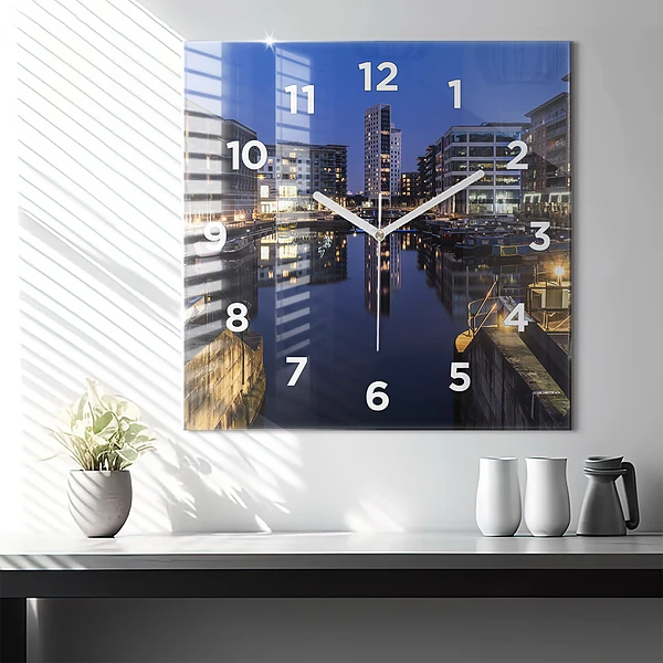 Wanduhr quadratisch mit motiv Beleuchtete Stadt bei Nacht