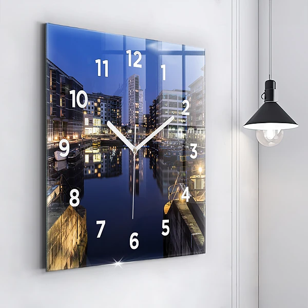 Wanduhr quadratisch mit motiv Beleuchtete Stadt bei Nacht