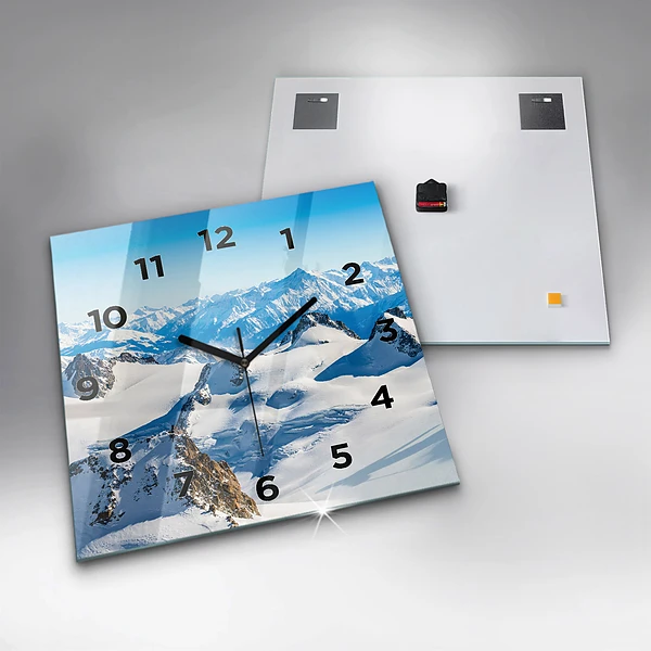 Wanduhr quadratisch Skifahrer in den Alpen