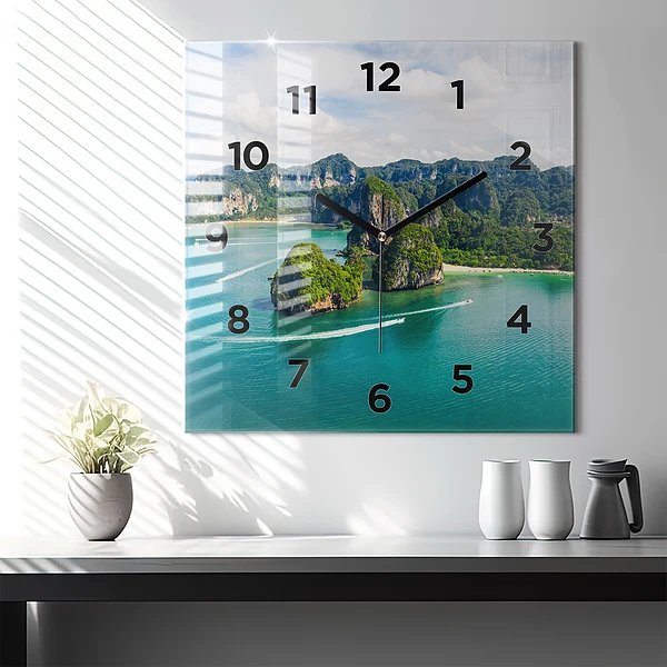 Wanduhr modern quadratisch Insel in Thailand