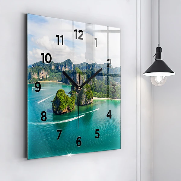 Wanduhr modern quadratisch Insel in Thailand