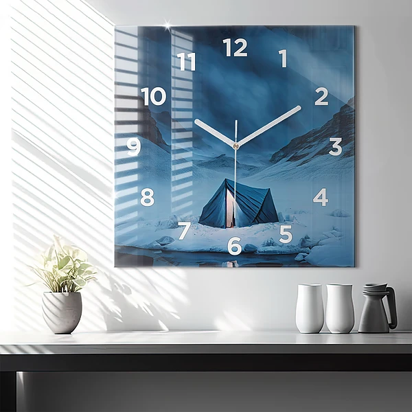 Wanduhr quadratisch mit motiv Zelt in den Bergen von Island