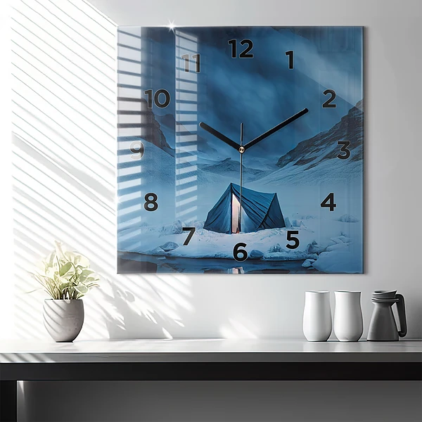 Wanduhr quadratisch mit motiv Zelt in den Bergen von Island