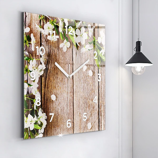 Wanduhr modern quadratisch Blumen auf Holz