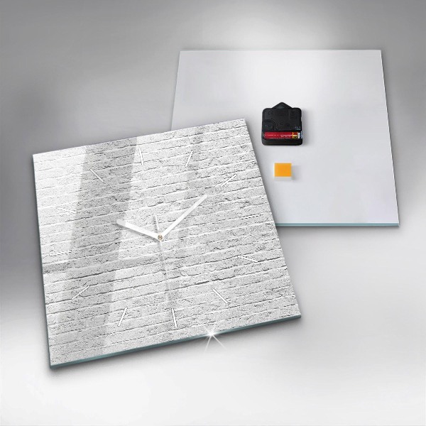 Wanduhr quadratisch Backsteinmauer