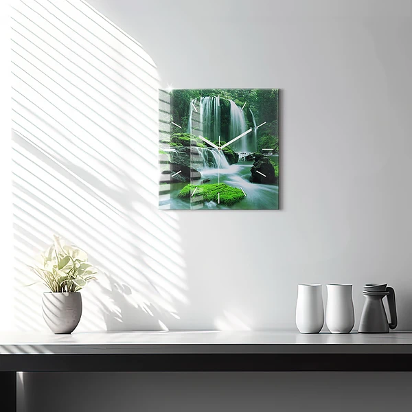 Wanduhr quadratisch Wasserfall zwischen Moos