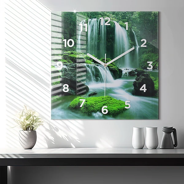 Wanduhr quadratisch Wasserfall zwischen Moos