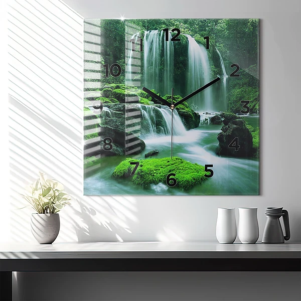 Wanduhr quadratisch Wasserfall zwischen Moos