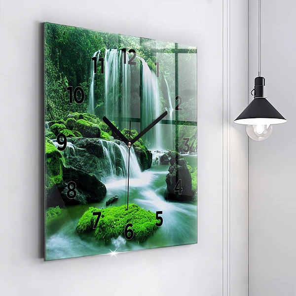 Wanduhr quadratisch Wasserfall zwischen Moos