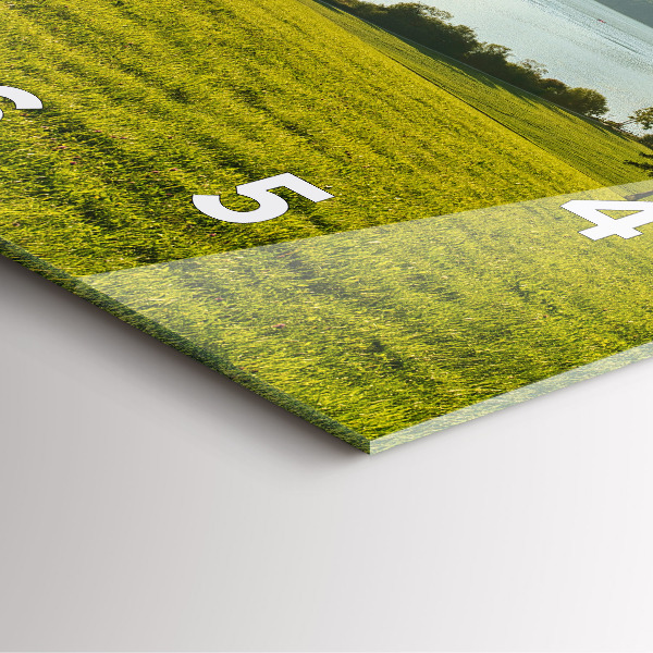 Wanduhr modern quadratisch Berge und Felder