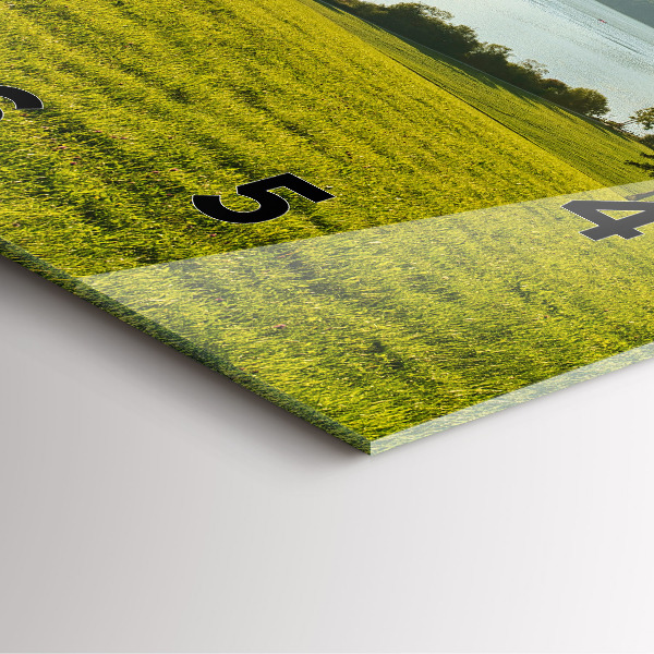 Wanduhr modern quadratisch Berge und Felder