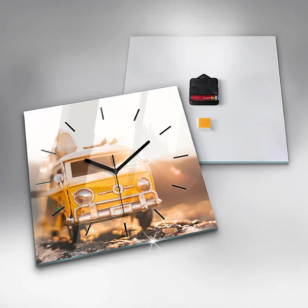 Wanduhr modern quadratisch Auto im Urlaub