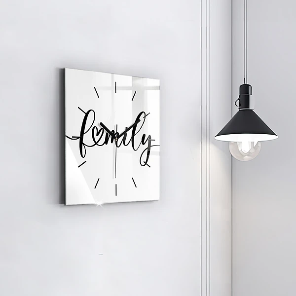 Wanduhr modern quadratisch Familieninschrift