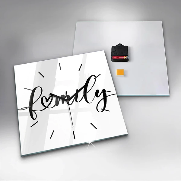 Wanduhr modern quadratisch Familieninschrift
