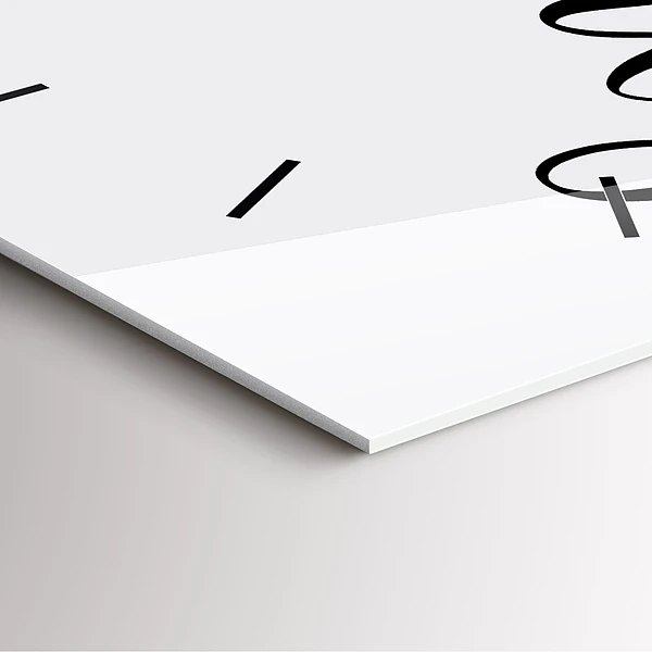 Wanduhr modern quadratisch Familieninschrift