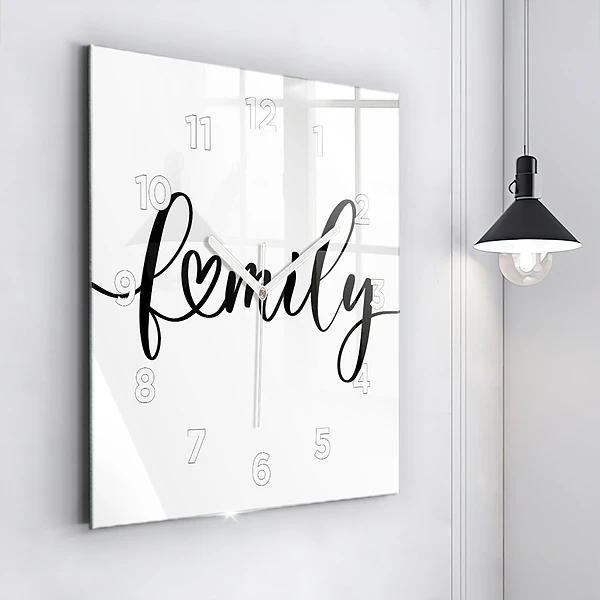 Wanduhr modern quadratisch Familieninschrift