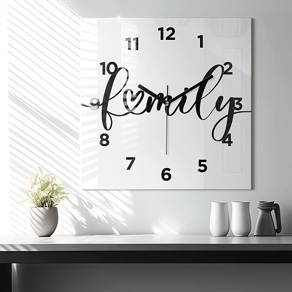 Wanduhr modern quadratisch Familieninschrift