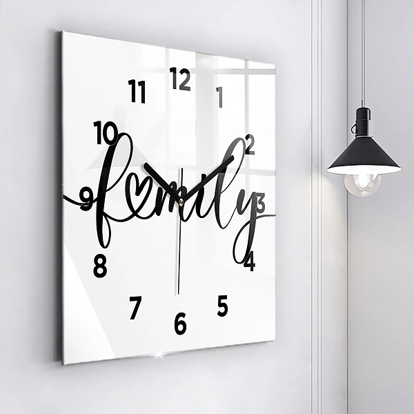 Wanduhr modern quadratisch Familieninschrift