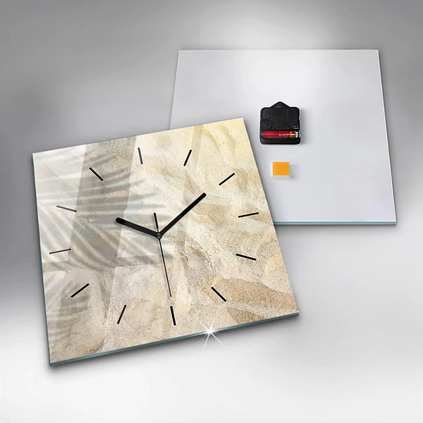 Wanduhr quadratisch Schatten einer Palme Sand