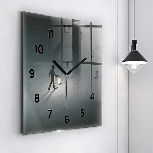 Wanduhr quadratisch Wanderer in der Dunkelheit