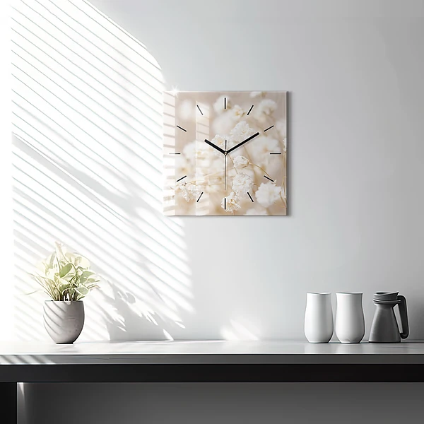 Wanduhr modern quadratisch Kleine weiße Blumen