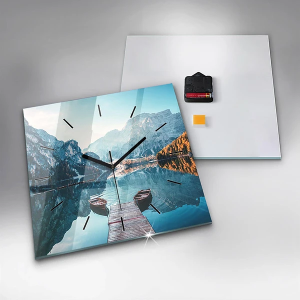Wanduhr modern quadratisch Boote auf einem See