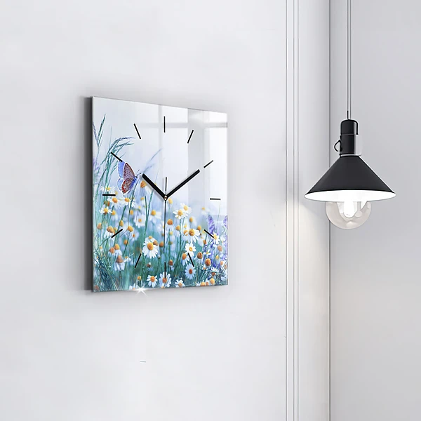Wanduhr quadratisch Schmetterling auf einer Wiese