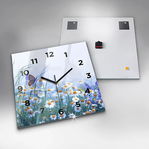 Wanduhr quadratisch Schmetterling auf einer Wiese