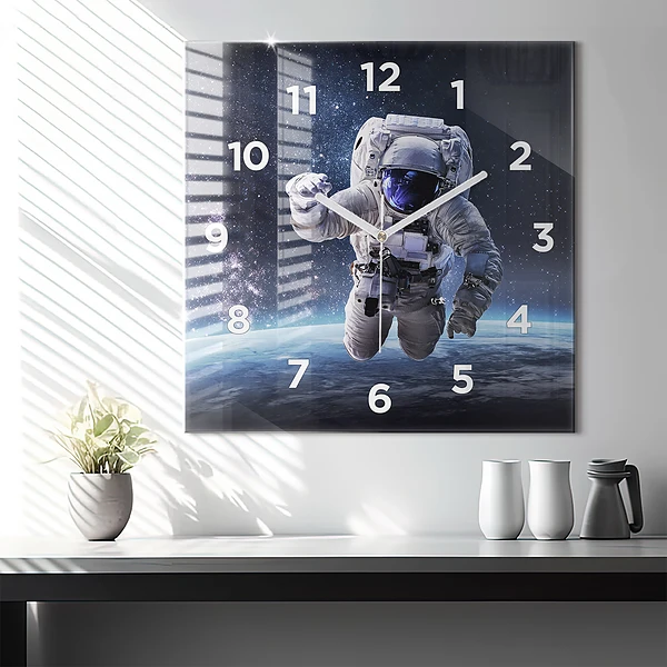 Wanduhr quadratisch Astronaut