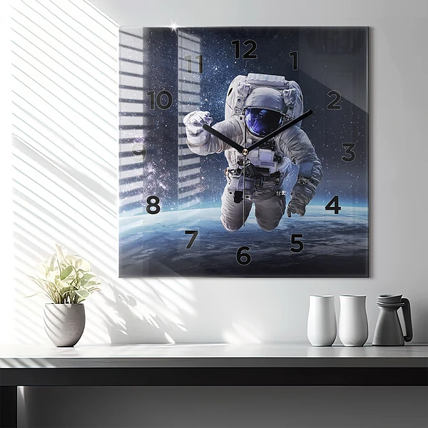 Wanduhr quadratisch Astronaut