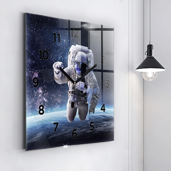 Wanduhr quadratisch Astronaut