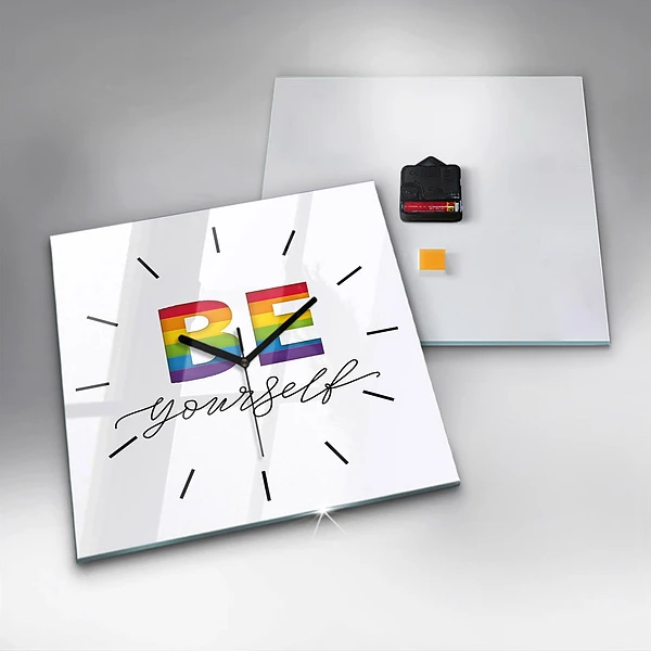 Wanduhr quadratisch Inschrift Sei du selbst
