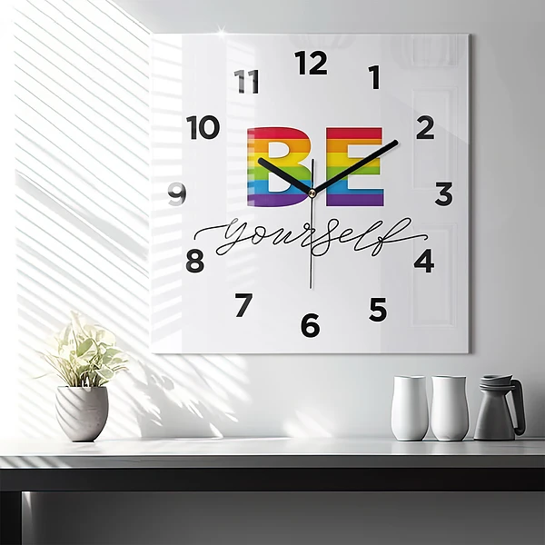 Wanduhr quadratisch Inschrift Sei du selbst
