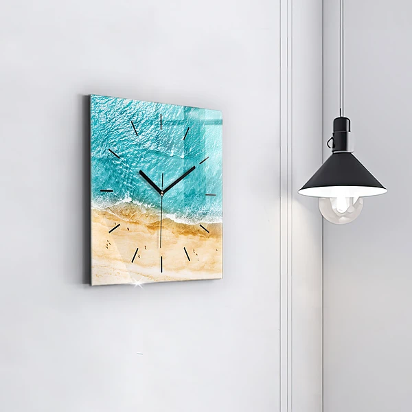 Wanduhr modern quadratisch Menschen am Meeresstrand