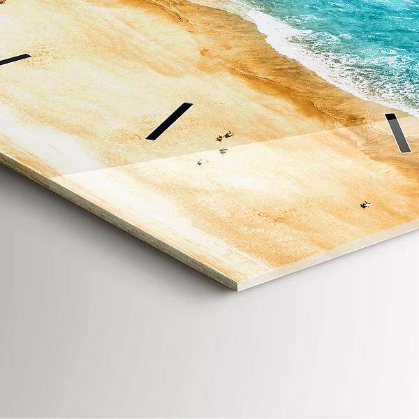 Wanduhr modern quadratisch Menschen am Meeresstrand