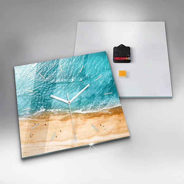 Wanduhr modern quadratisch Menschen am Meeresstrand