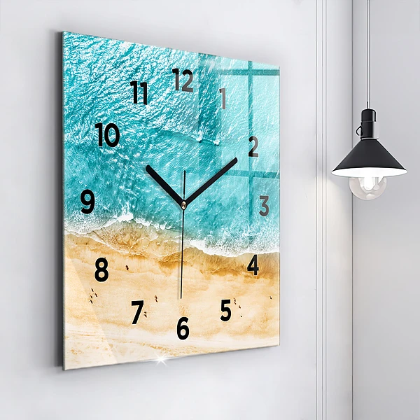 Wanduhr modern quadratisch Menschen am Meeresstrand
