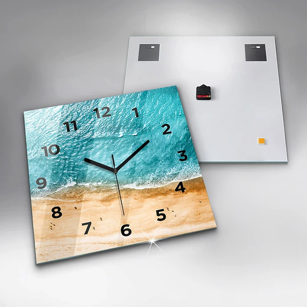 Wanduhr modern quadratisch Menschen am Meeresstrand