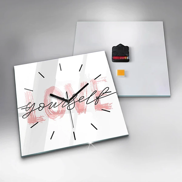 Wanduhr quadratisch Inschrift Liebe dich selbst