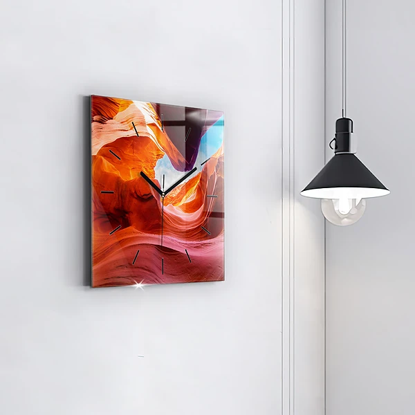 Wanduhr modern quadratisch Schlucht