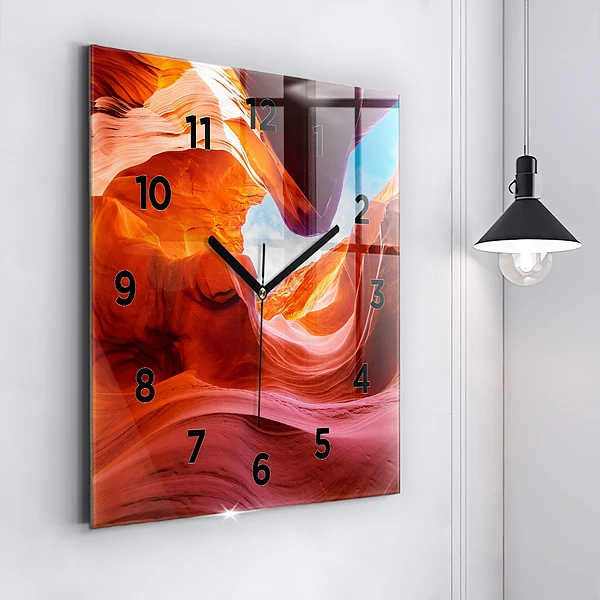 Wanduhr modern quadratisch Schlucht