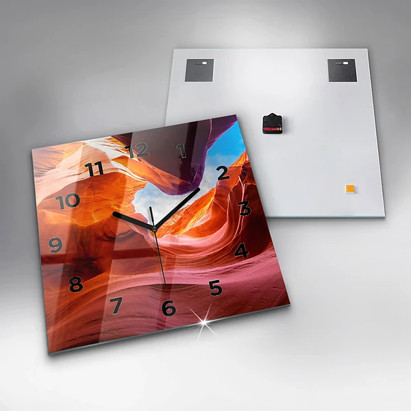 Wanduhr modern quadratisch Schlucht