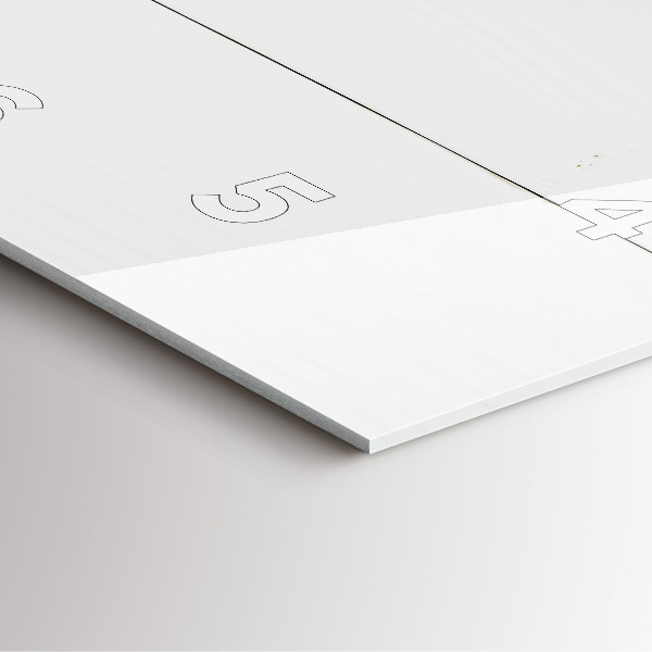 Wanduhr quadratisch Inschrift eines Hauses