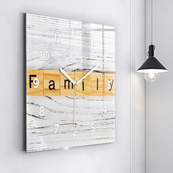 Wanduhr modern quadratisch Familie